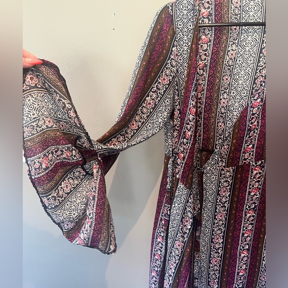 Bohemian floor length bell sleeved wrap dress - Picture 5 of 11